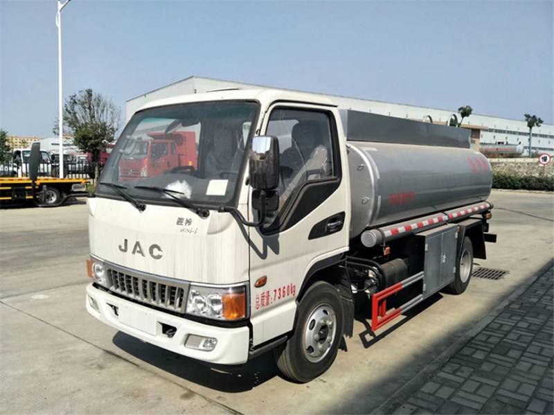 福田柴油牛奶运输车