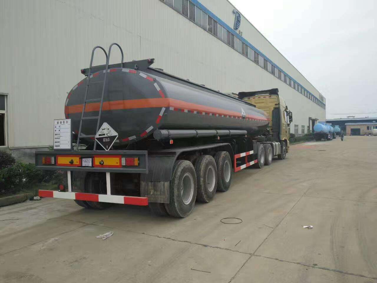 8吨碱水剂车