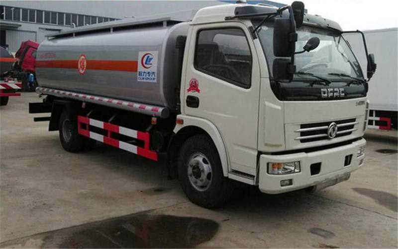 8吨碱水剂车