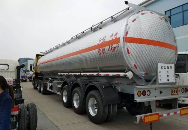 4.2方食用油车