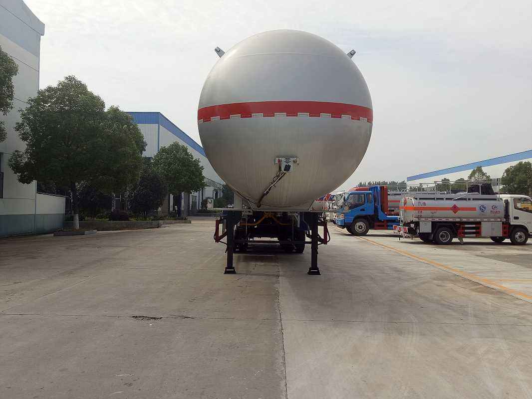 陕汽盐酸运输车