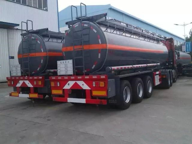 陕汽盐酸运输车