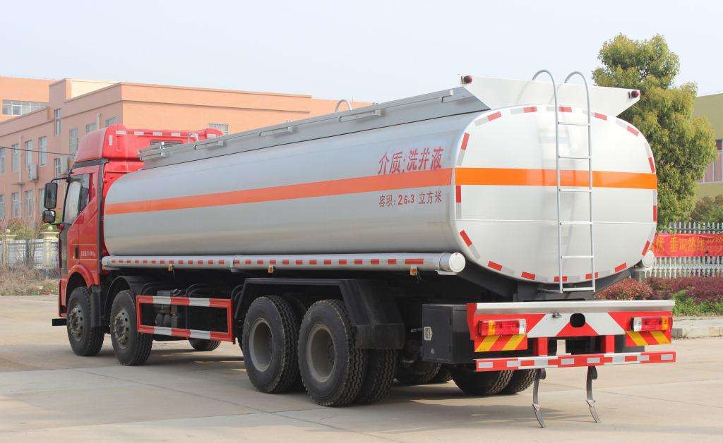 东风后八轮油罐配送车