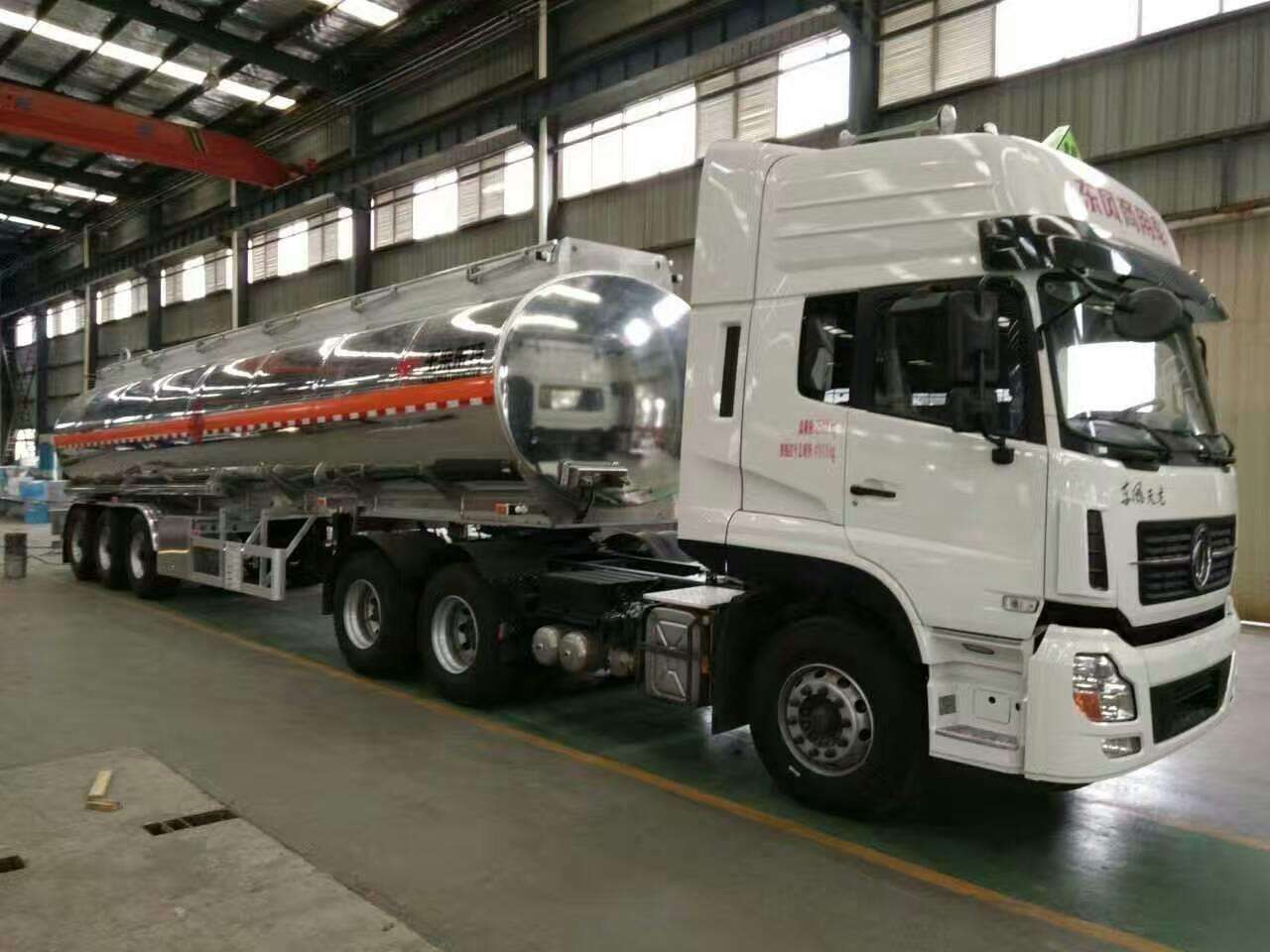 福田欧曼小三轴洗井液运输车