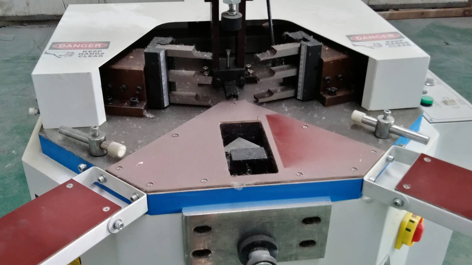 铝门窗设备HLJJ-120A铝门窗重型液压组角机  断桥铝门窗设备  铝合金门窗设备