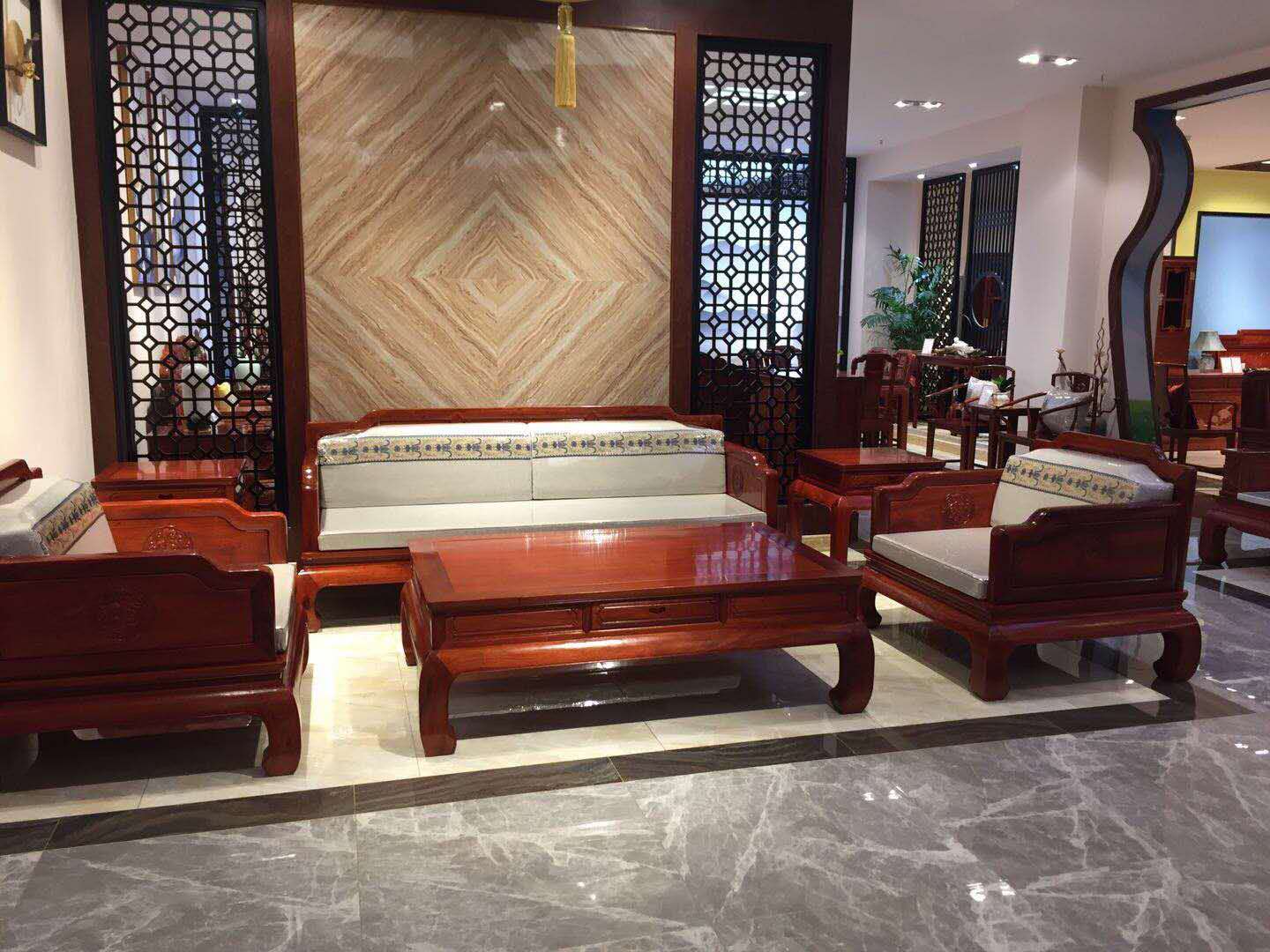 买红木家具是不是会显得家里很老气  大果紫檀  家具沙发  实用