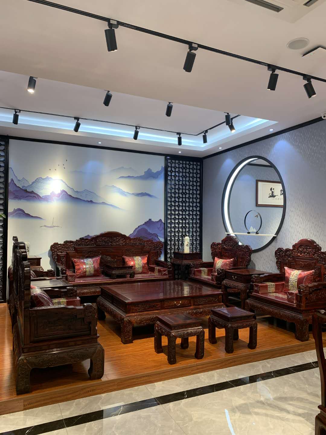 买红木家具是不是会显得家里很老气  大果紫檀  家具沙发  实用