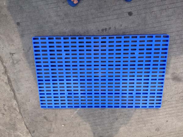 淄博乔丰塑料托盘防潮垫板卡板生产商  淄博塑料托盘  淄博塑料防潮垫板  淄博塑料卡板