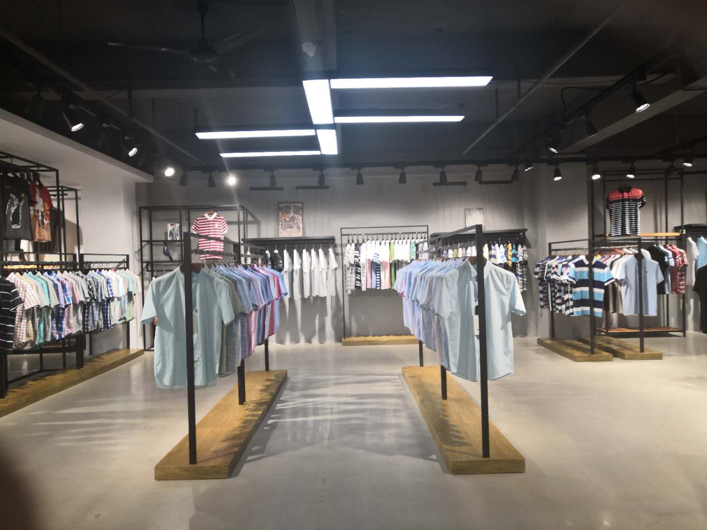 深圳新款男装精装休闲潮流厂家库存一手货源  品牌男装  尾货批发  库存批发