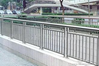 阳春交通护栏厂家安装  市政护栏样式报价  京式护栏  波形护栏