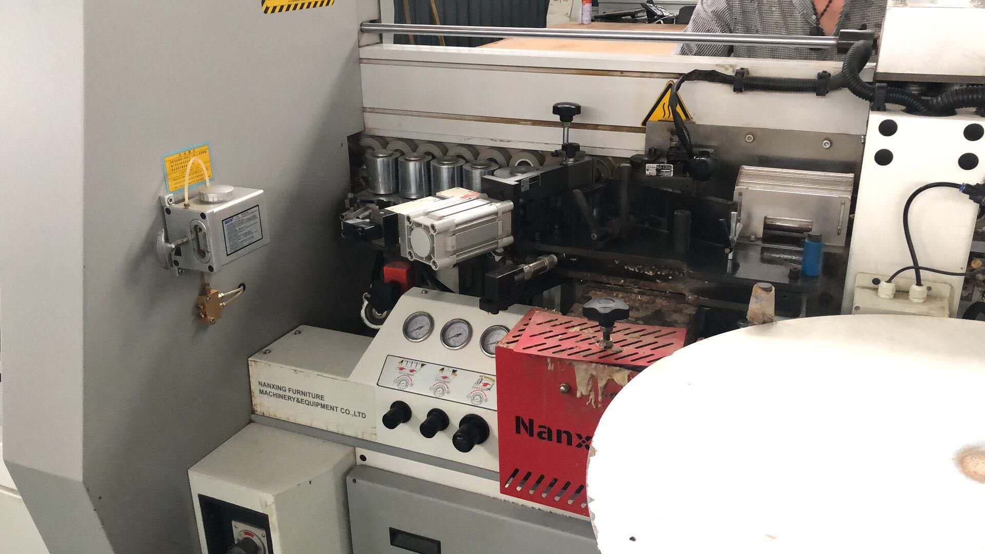 出售2016年出厂木工机械南兴NB5J全自动封边机&nbsp;&nbsp;南兴全自动封边机&nbsp;&nbsp;二手木工机械&nbsp;&nbsp;家具制造设备
