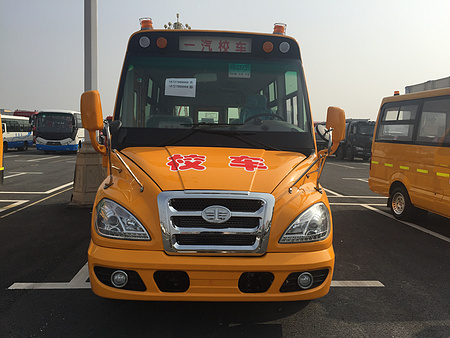 解放37座幼儿专用校车，盛霖关注校车安全  37座校车