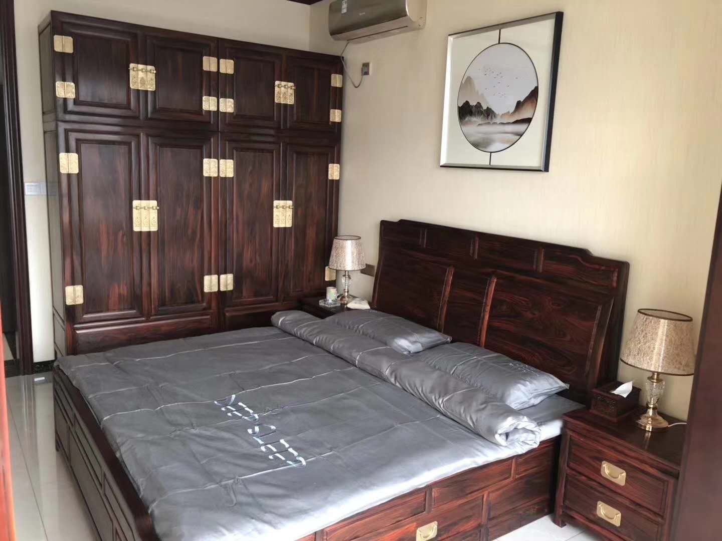 浙江东阳黑酸枝的家具厂家在哪里  大果紫檀沙发  刺猬紫檀沙发  阔叶黄檀家具