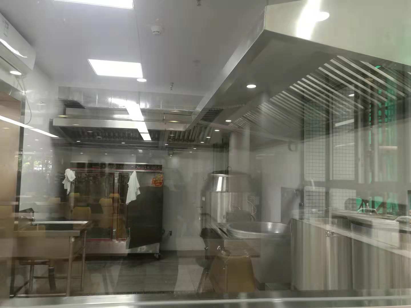 梅州专业厨房设备生产厂家排烟设备及通风设备安装公司  梅州通风设备安装  梅州厨房设备安装  梅州排烟设备安装