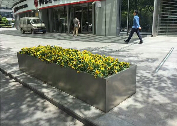 深圳道路组合花箱 隔离花架 口碑好的防腐木花箱厂商