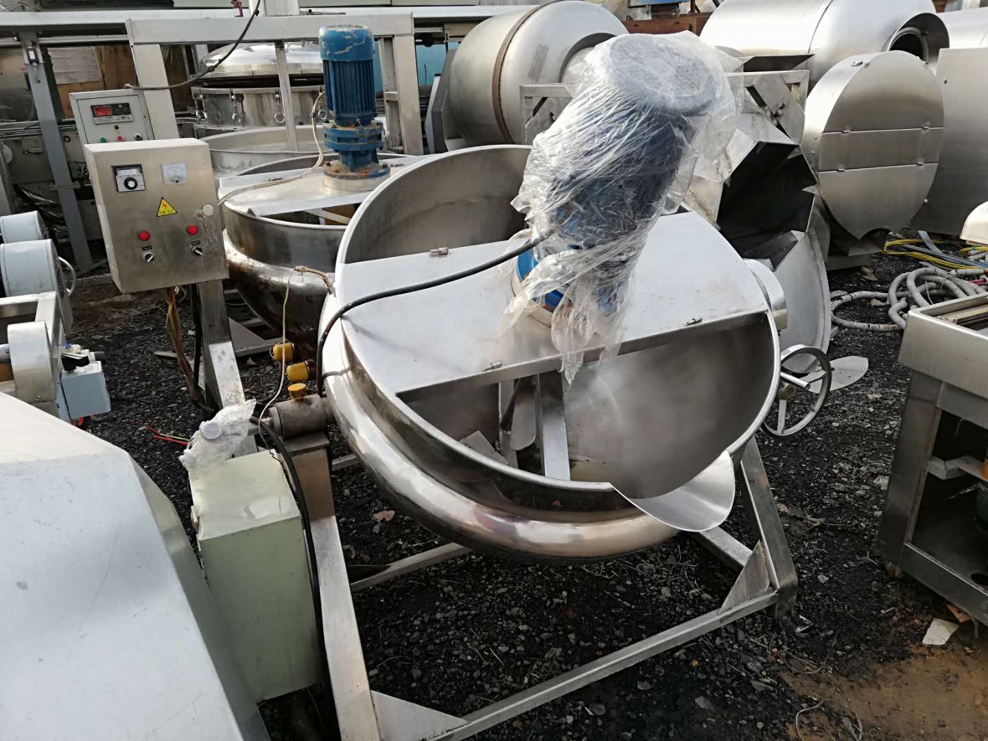 下搅拌可倾斜式夹层锅  二手电加热夹层锅  二手蒸汽加热夹层锅  二手导热油加热夹层锅