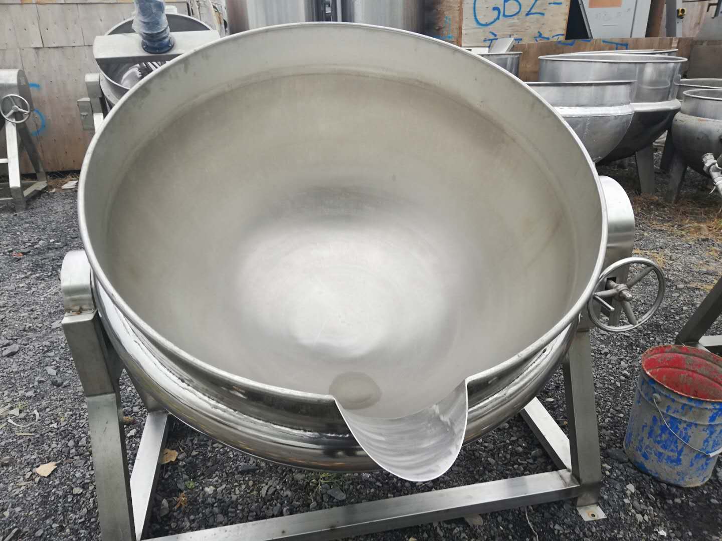 下搅拌可倾斜式夹层锅  二手电加热夹层锅  二手蒸汽加热夹层锅  二手导热油加热夹层锅
