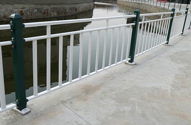 广州交通护栏厂家定做 人行道隔离栏杆 路标护栏 隔离栏杆  防眩光围栏  人行道边护栏  路中心隔离栏杆