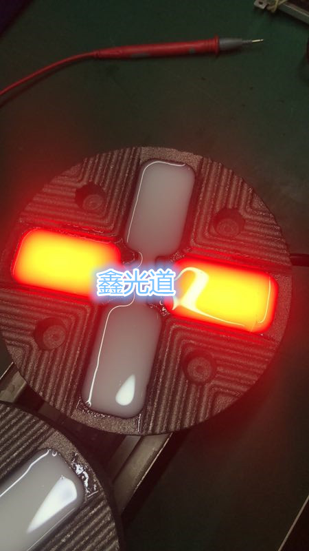 智能交通智慧道钉，礼让行人智慧斑马线  智慧铸铁道钉价格  智慧铸铁道钉厂家  压不坏的铸铁道钉