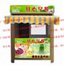 路边实惠多样化水果摊，街头创意特色小吃店