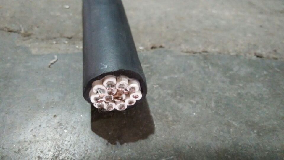 ?	[橡套电缆]UGF-10KV3*35+1*16矿用橡套软电缆
