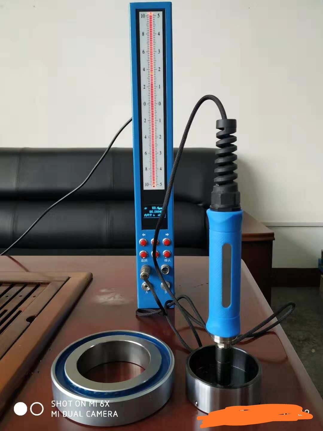 电子式气动量仪  液晶屏显示  中文菜单操作  三色光柱指示