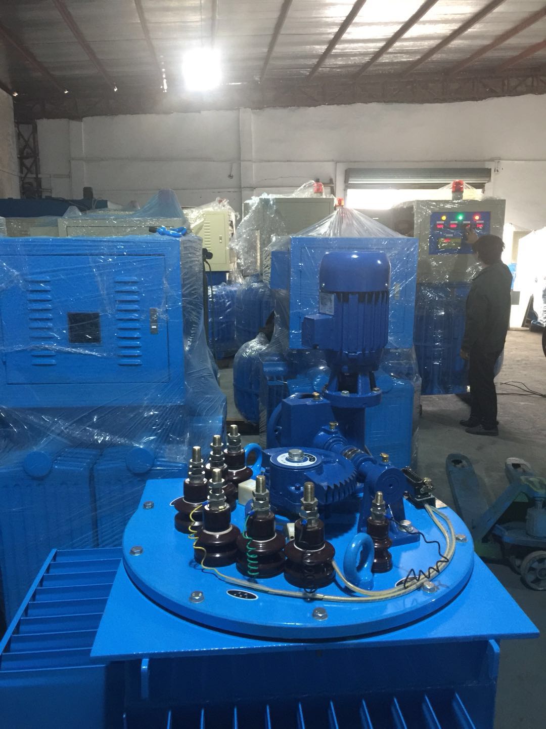 油浸式无触点感应式调压器稳压器  油浸式稳压器  感应式稳压器  无触点稳压器
