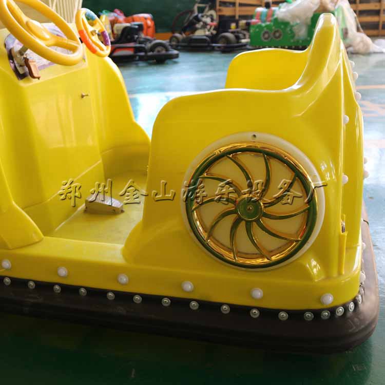 广场户外豪华大型双人碰碰车 电瓶碰碰车游乐设备  儿童  价格