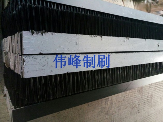 PVC条刷 PP板条刷 PVC钢丝条刷 铝合金条型刷 木条刷