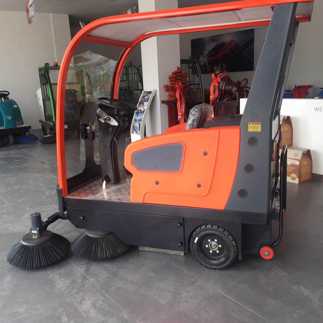 半封闭电动驾驶式扫地车扫地喷水吸尘一体机  厂家直销