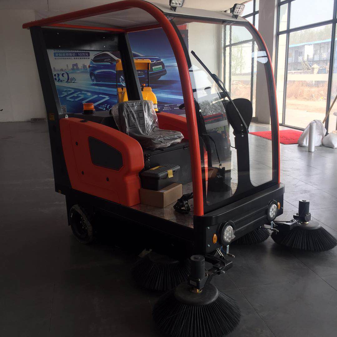 半封闭电动驾驶式扫地车扫地喷水吸尘一体机  厂家直销