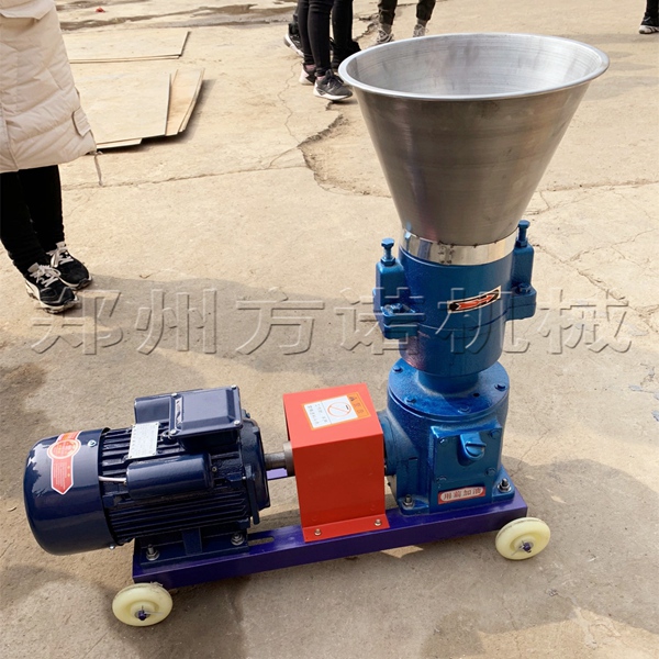 新型秸秆饲料颗粒机小型两相电家用养殖颗粒机  小型颗粒饲料机  秸秆颗粒机  生物质颗粒机