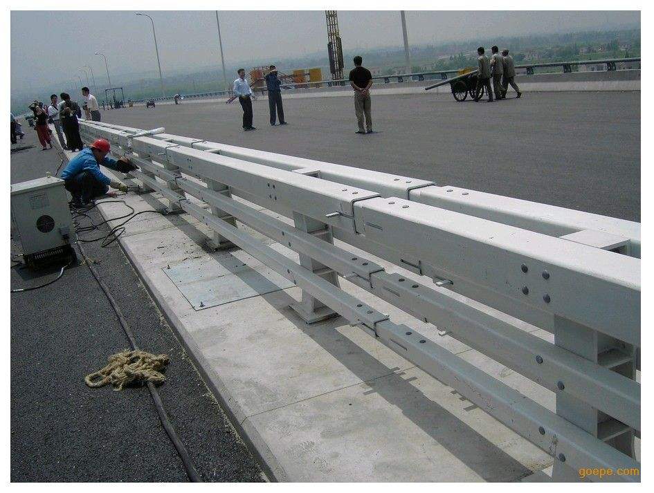 宜黄高速公路护栏板量大从优  波形梁护栏  波形护栏  护栏板防撞护栏