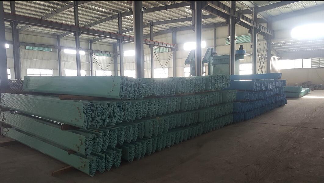 凤阳桥梁ss级防撞护栏报价方案  波形梁护栏  波形护栏  护栏板防撞护栏