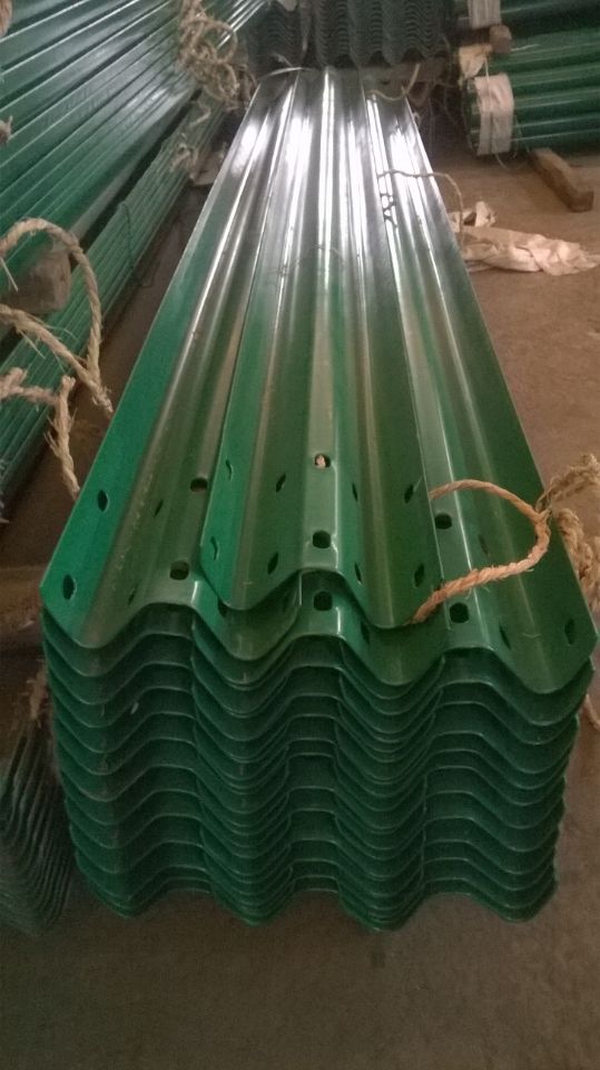 仪征桥梁方钢护栏生产厂家欢迎咨询  波形梁护栏  波形护栏  护栏板防撞护栏