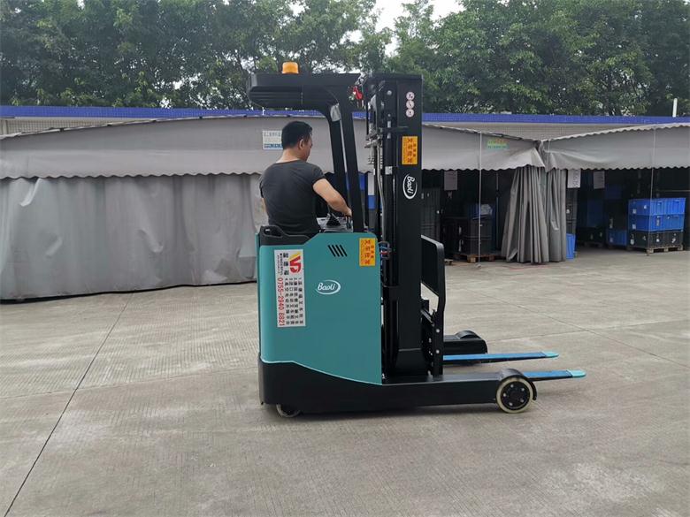 沙井温德福叉车行低价出售宝骊前移式平衡重叉车  手拉车  合力叉车  电动叉车