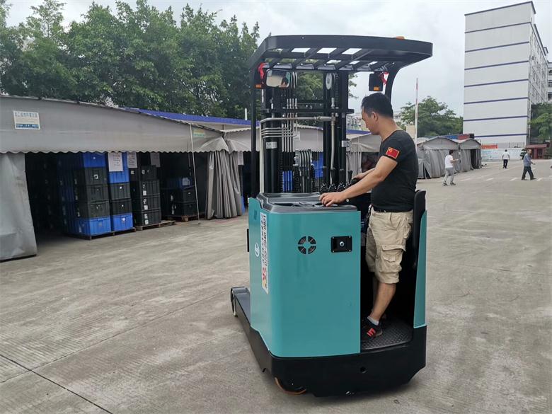 沙井温德福叉车行低价出售宝骊前移式平衡重叉车  手拉车  合力叉车  电动叉车