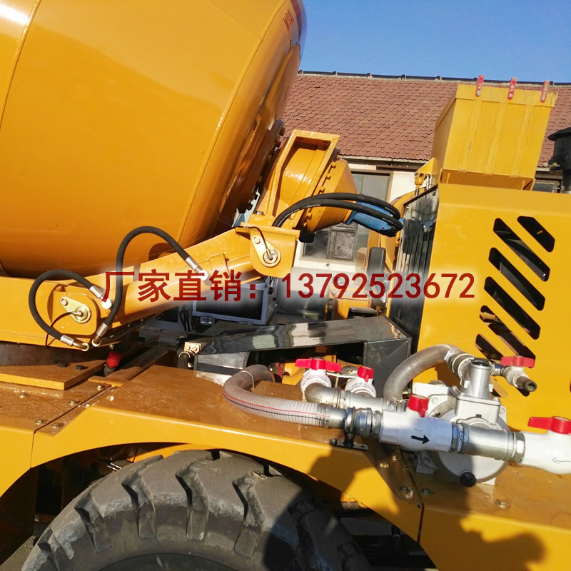 鲁樽2方喀什小型混凝土搅拌机价格热销新款  自动上料搅拌车  移动式搅拌机  小型混凝土搅拌车