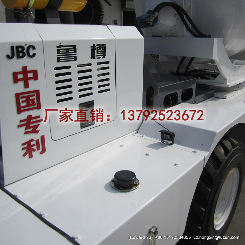 鲁樽3方忻州四轮四驱自上料搅拌机热销新款  自动上料搅拌车  移动式搅拌机  小型混凝土搅拌车