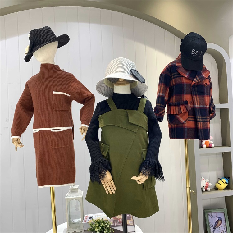 武汉你好光芒知名大牌童装儿童服装加盟  童装批发  童装尾货  品牌折扣