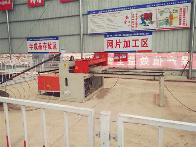 多种护栏网排焊机南充厂家批发