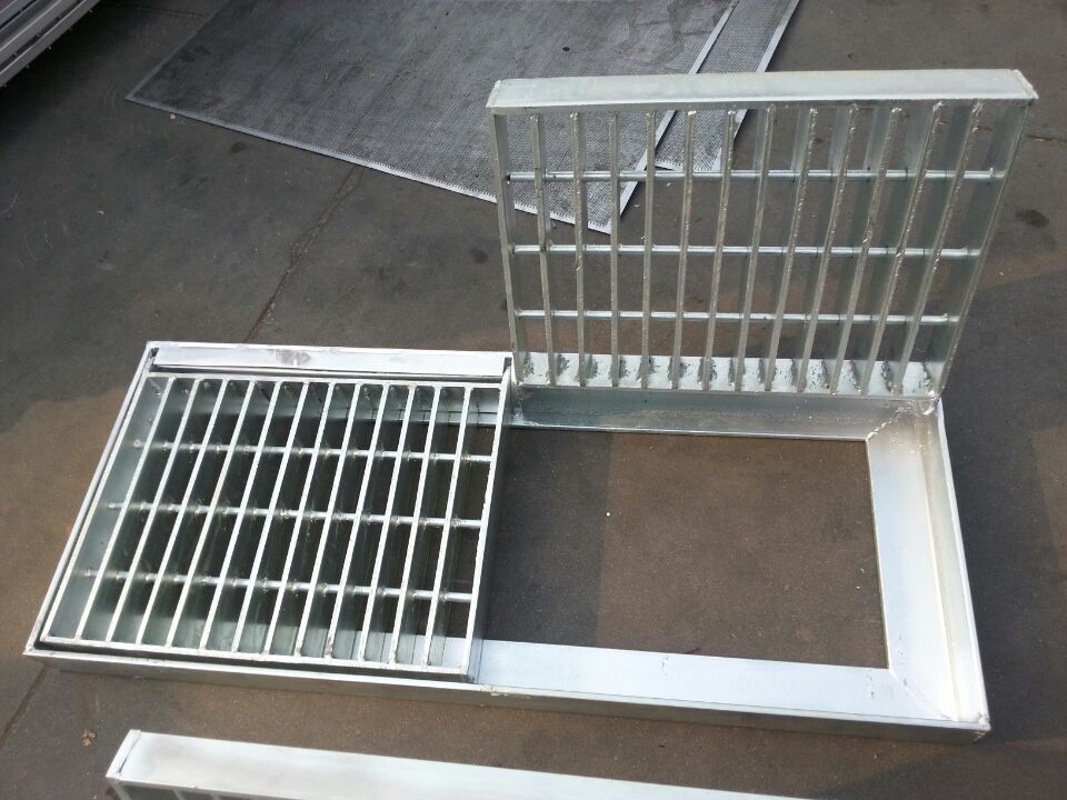 广州格栅板井盖厂家 厂区钢踏板价格 脚踏钢板 水沟盖板  小区井盖  排水沟盖板