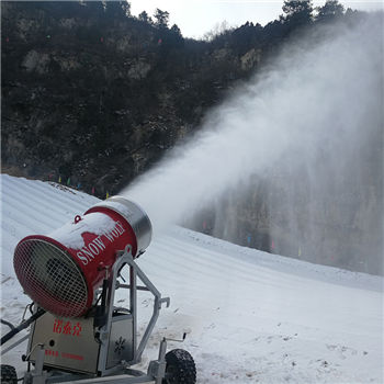 冬季大型滑雪场人工造雪机 怎样选择优质的造雪机
