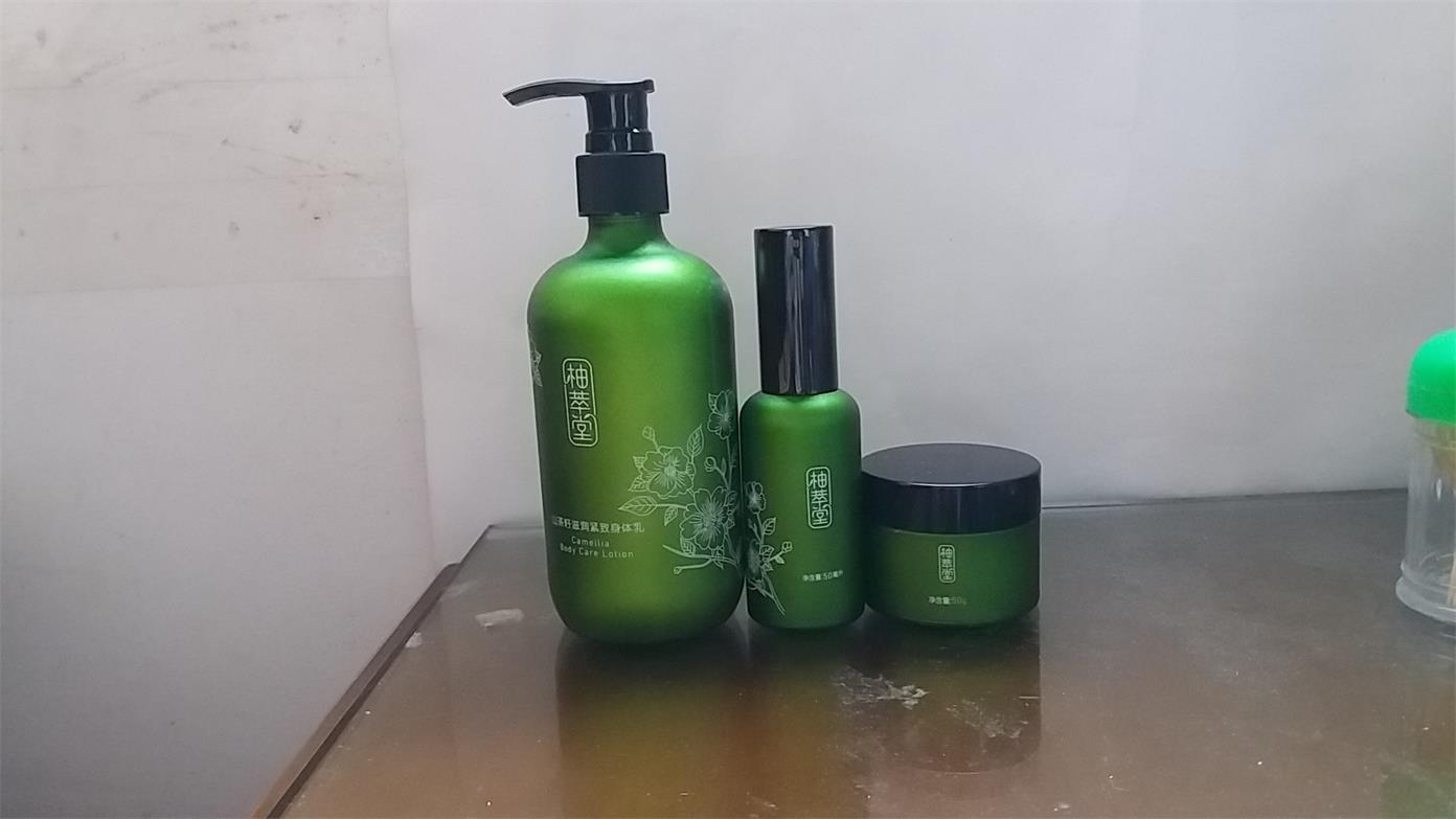 广州化妆品玻璃瓶生产厂家 玻璃瓶生产厂家&nbsp;&nbsp;广州化妆品玻璃瓶厂家