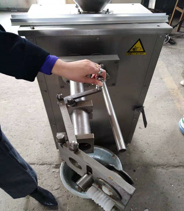 气动定量灌肠机 四川腊肠灌肠机  哈尔滨红肠全套设备  灌肠整套设备  实验室灌肠机