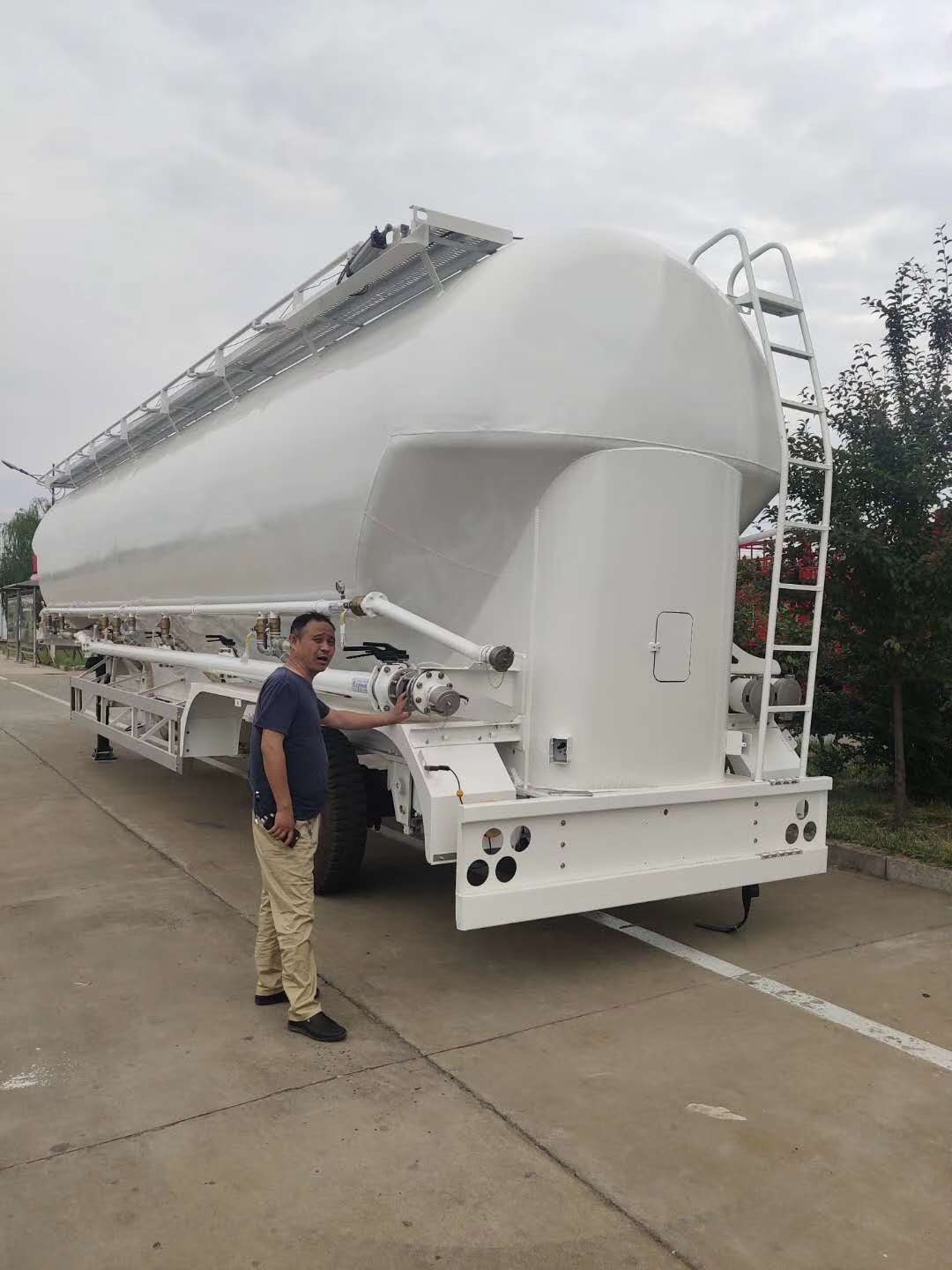 食用面粉运输车 60立方白面运输车 面粉运输专用车厂家