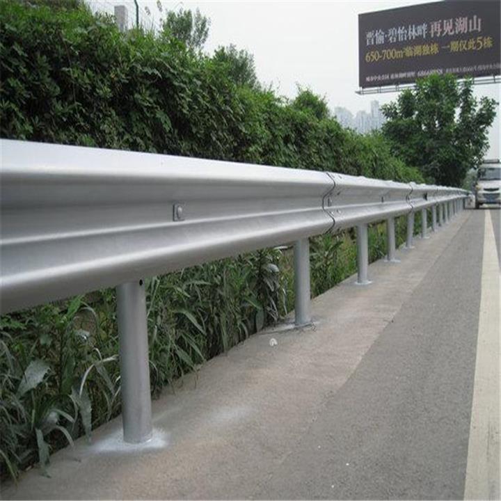 哈尔滨梁钢护栏板行业领先  波形梁护栏  波形护栏  护栏板每米价格