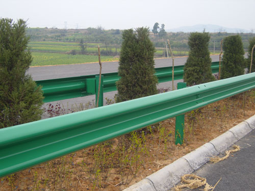 吉首桥梁ss级防撞护栏制造商  波形梁护栏  公路护栏板  护栏板防撞护栏