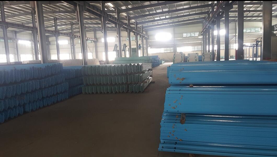 万载波形护栏在线咨询  波形梁护栏  公路护栏板  护栏板防撞护栏