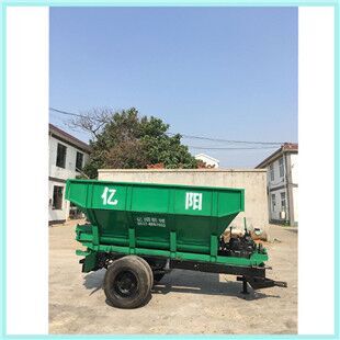 临汾自走式农村用撒粪车  牛圈撒粪车  拖拉机带撒粪车